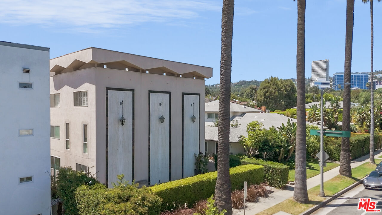 603 N Doheny Dr Unit: 2B