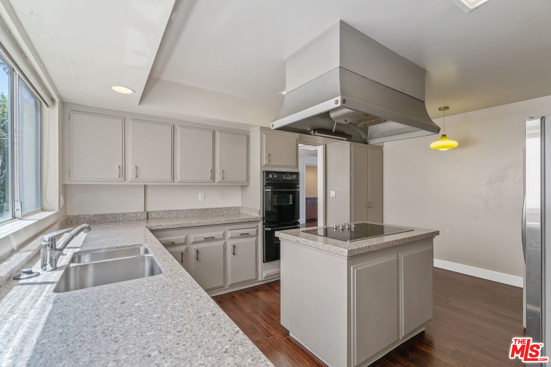603 N Doheny Dr Unit: 2B