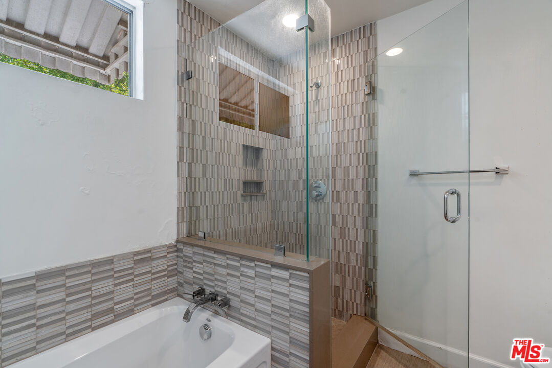 603 N Doheny Dr Unit: 2B