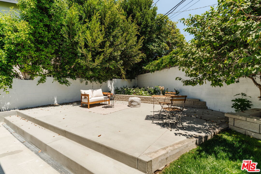 300 S Kenter Ave