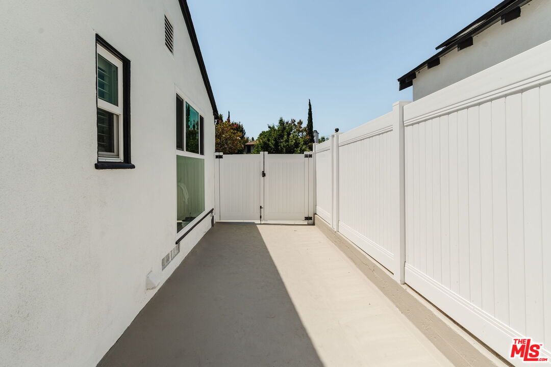 300 S Kenter Ave