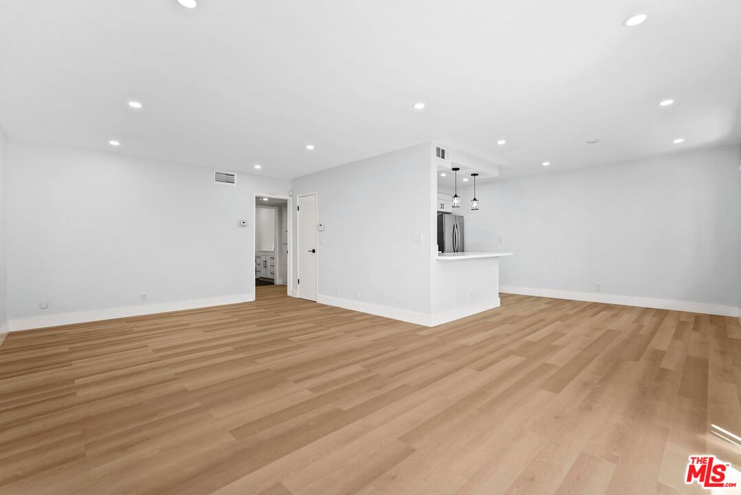 1031 N Laurel Ave Unit: 2