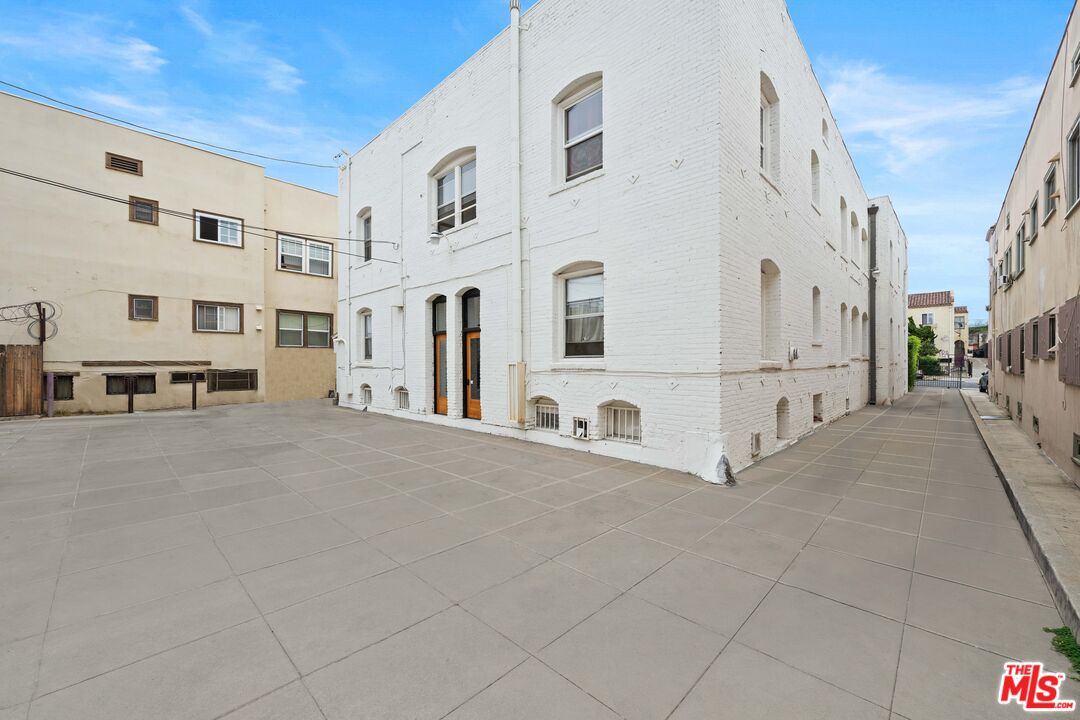211 S Berendo St Unit: 3