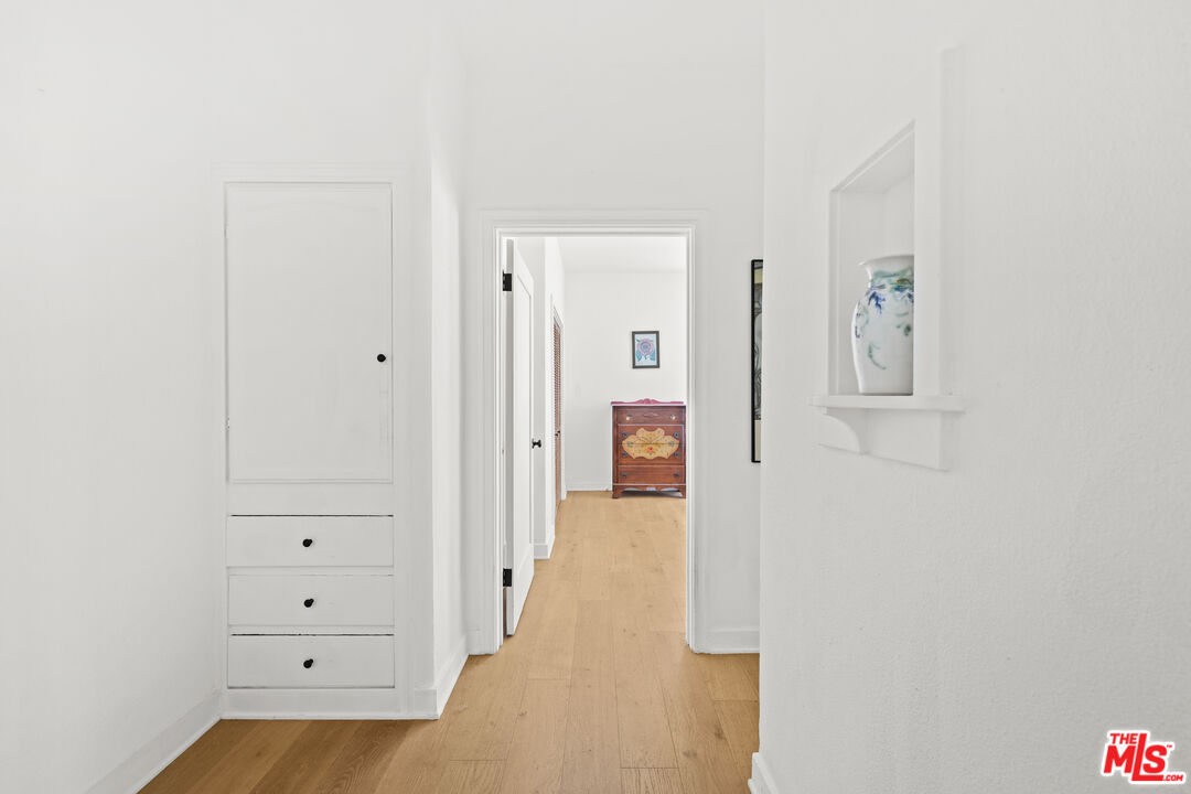 211 S Berendo St Unit: 3