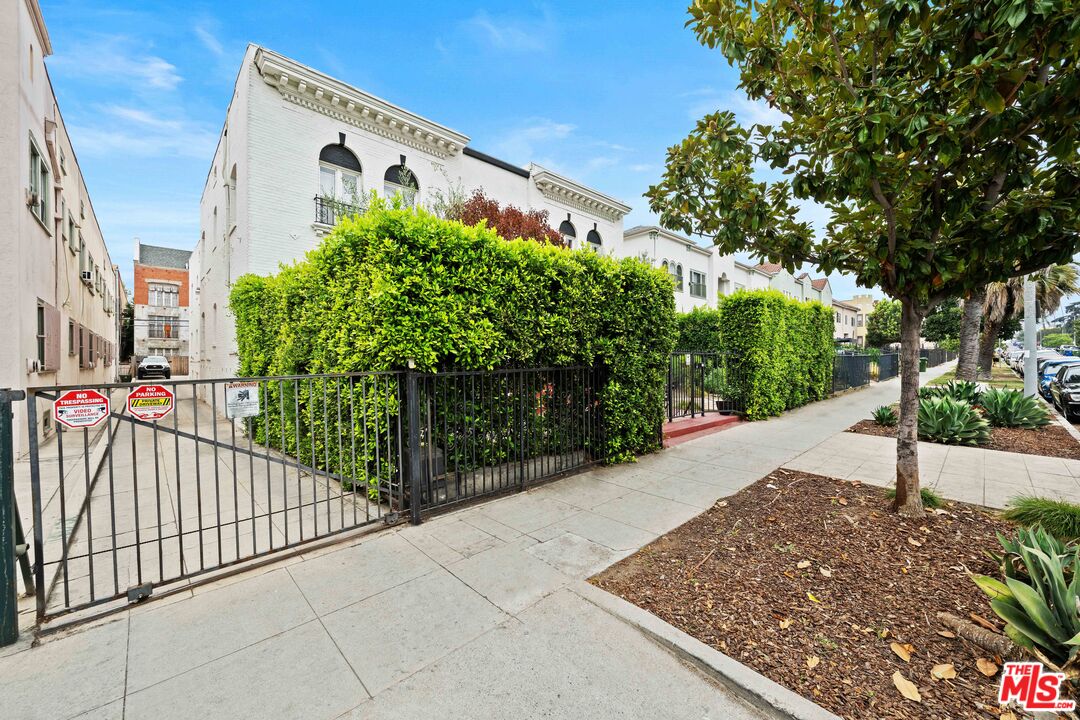 211 S Berendo St Unit: 3