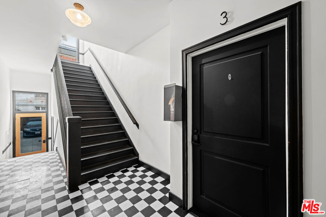 211 S Berendo St Unit: 3