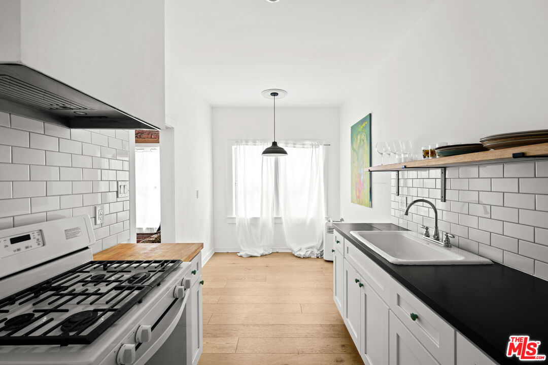 211 S Berendo St Unit: 3