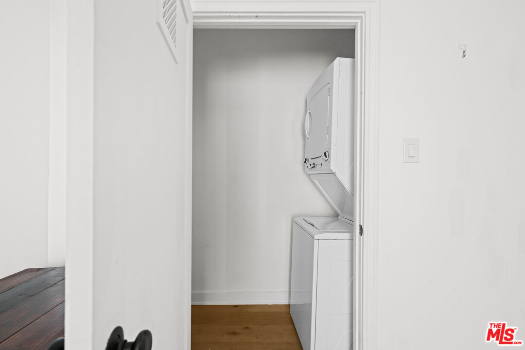211 S Berendo St Unit: 3