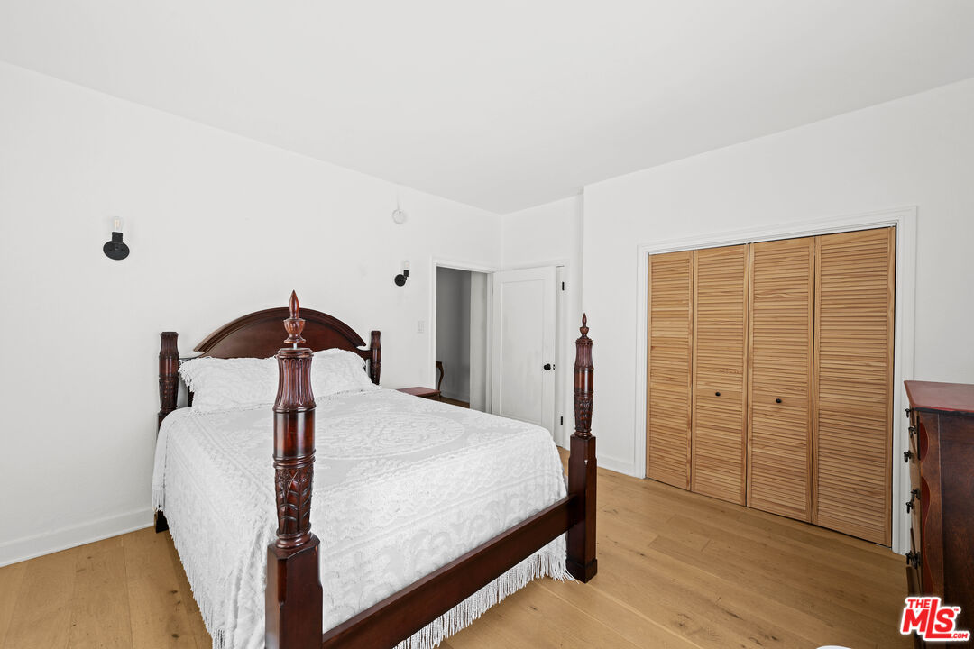 211 S Berendo St Unit: 3