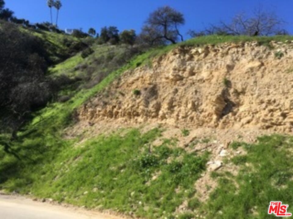 3701 Camino De La Cumbre