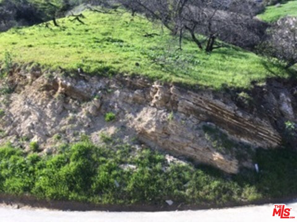 3701 Camino De La Cumbre