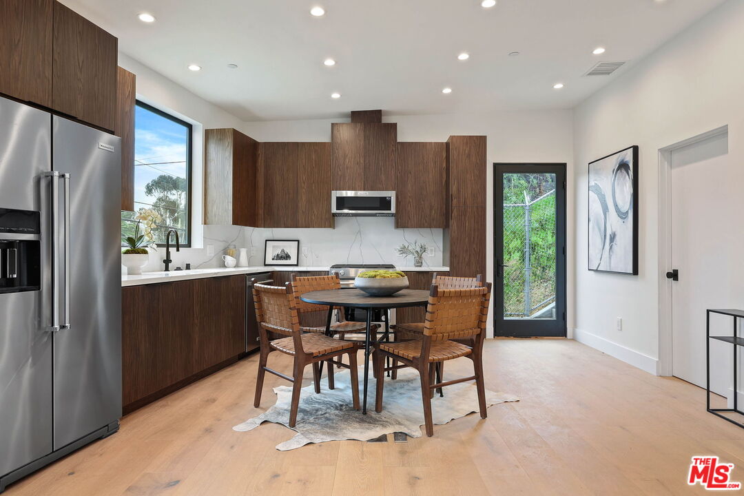 2354 Riverside Dr