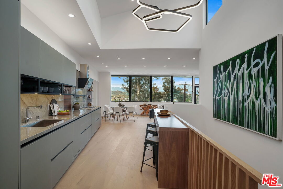 2354 Riverside Dr