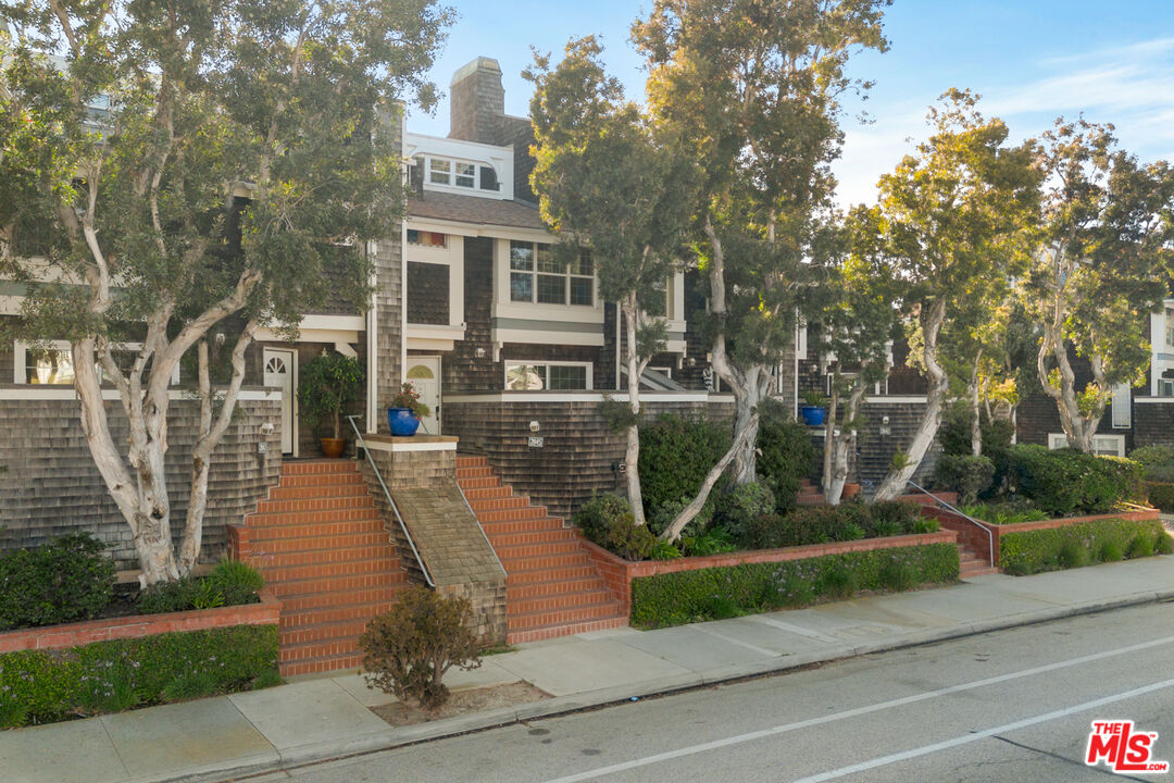 2845 Harbor Blvd