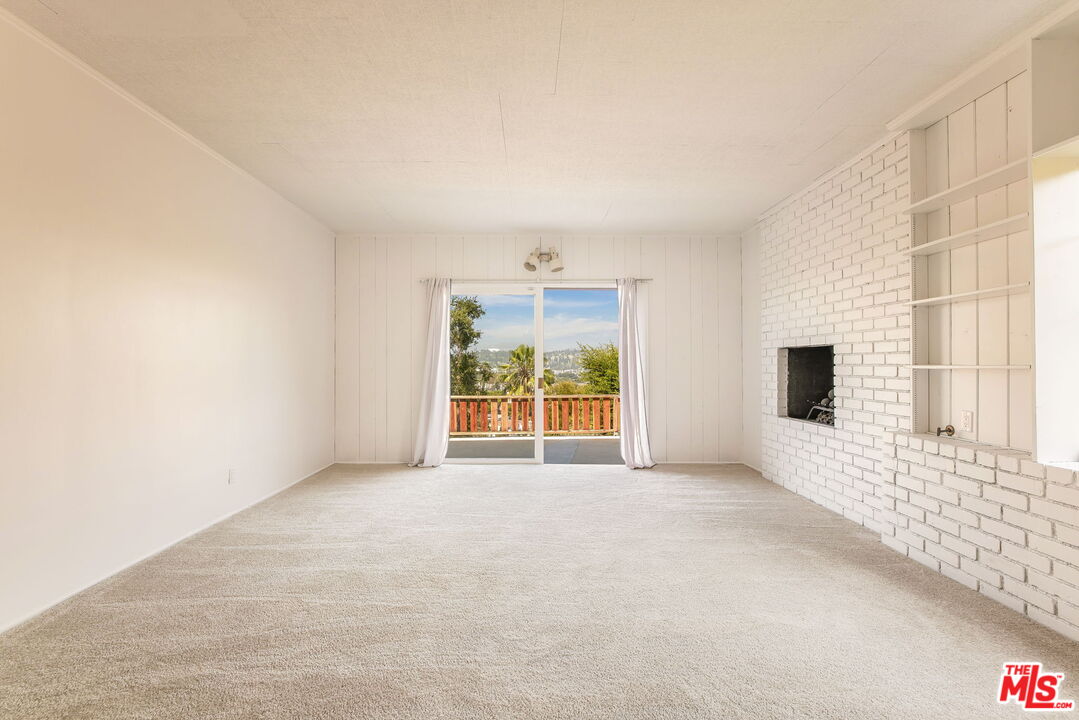 2535 Ivanhoe Dr