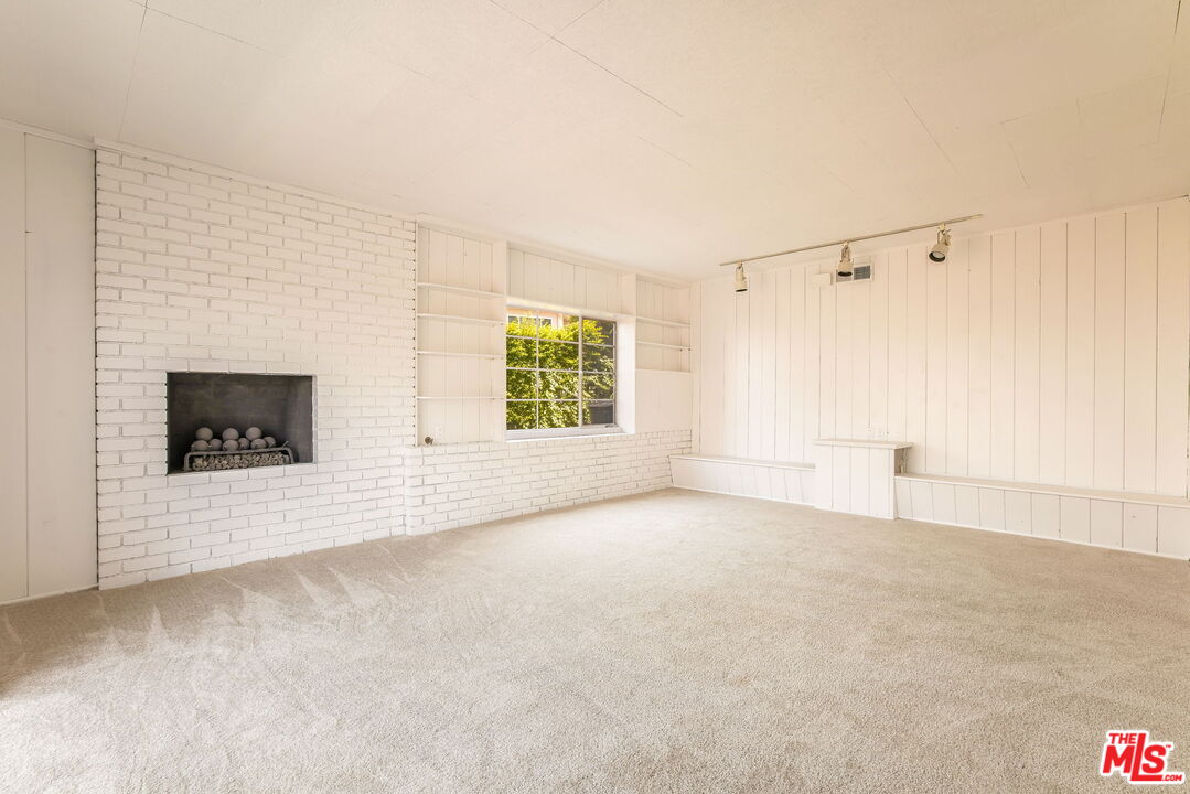 2535 Ivanhoe Dr