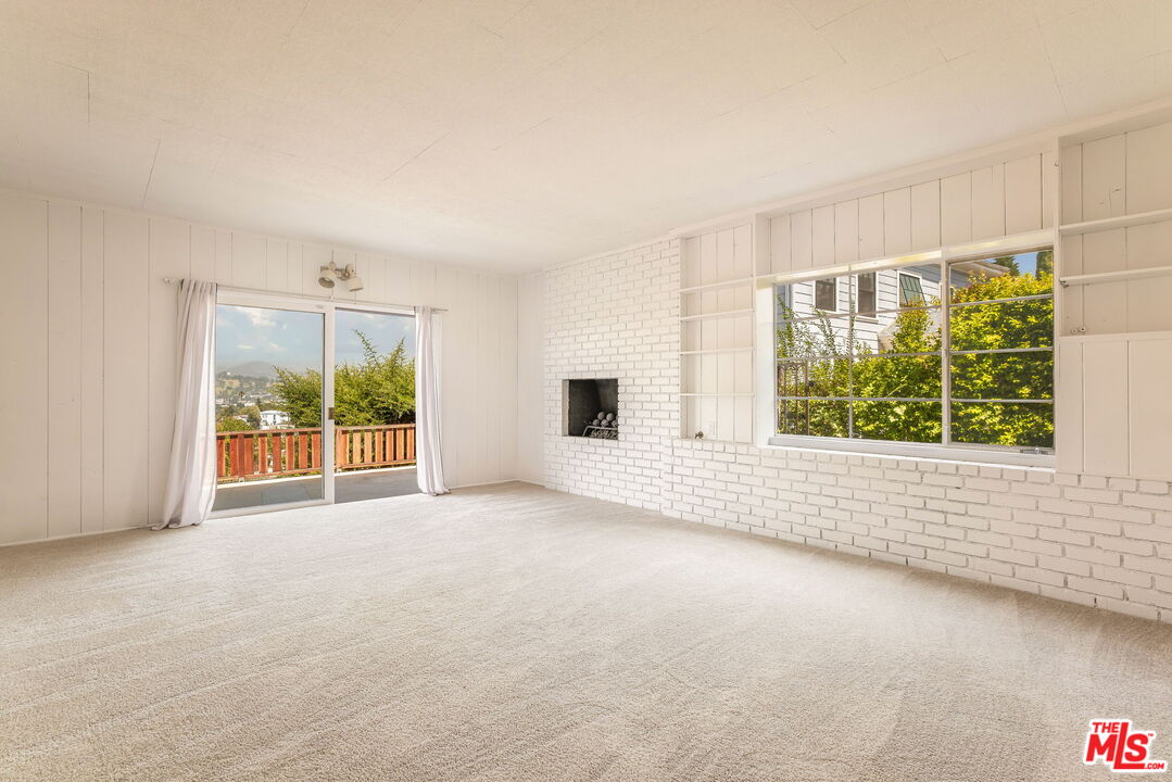 2535 Ivanhoe Dr