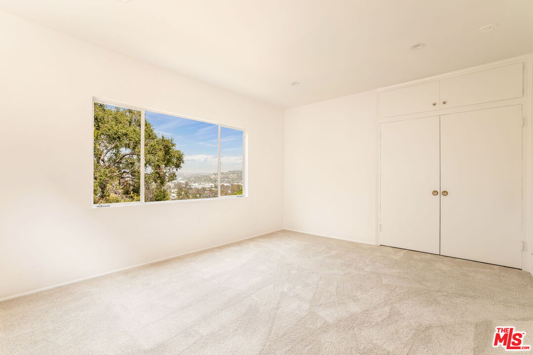 2535 Ivanhoe Dr