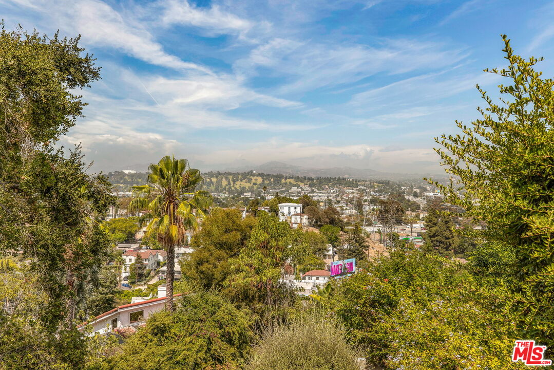 2535 Ivanhoe Dr