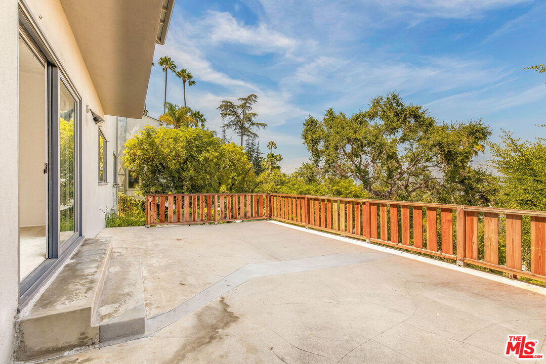 2535 Ivanhoe Dr