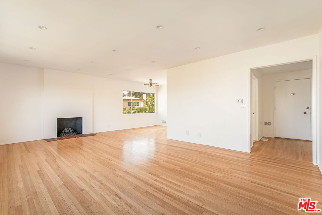 2535 Ivanhoe Dr