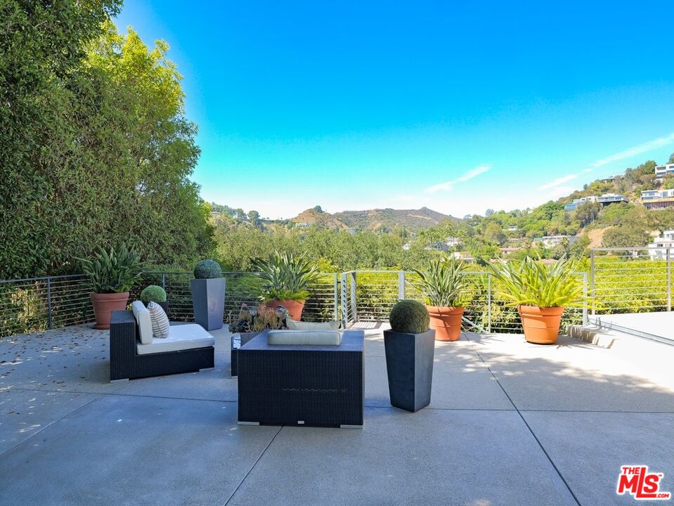 9422 Readcrest Dr
