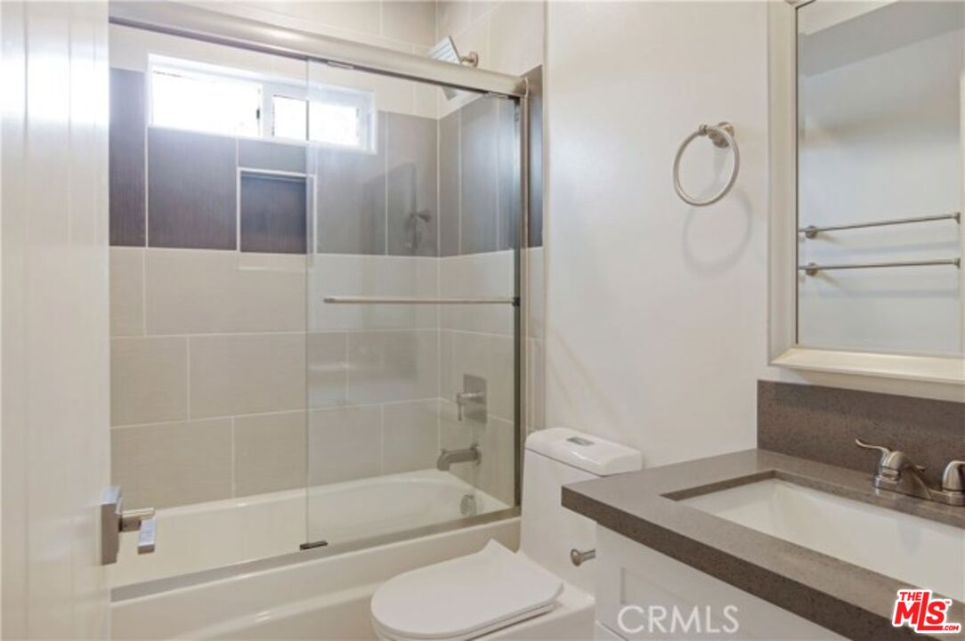 1957 Vista Del Mar St Unit: 1/2