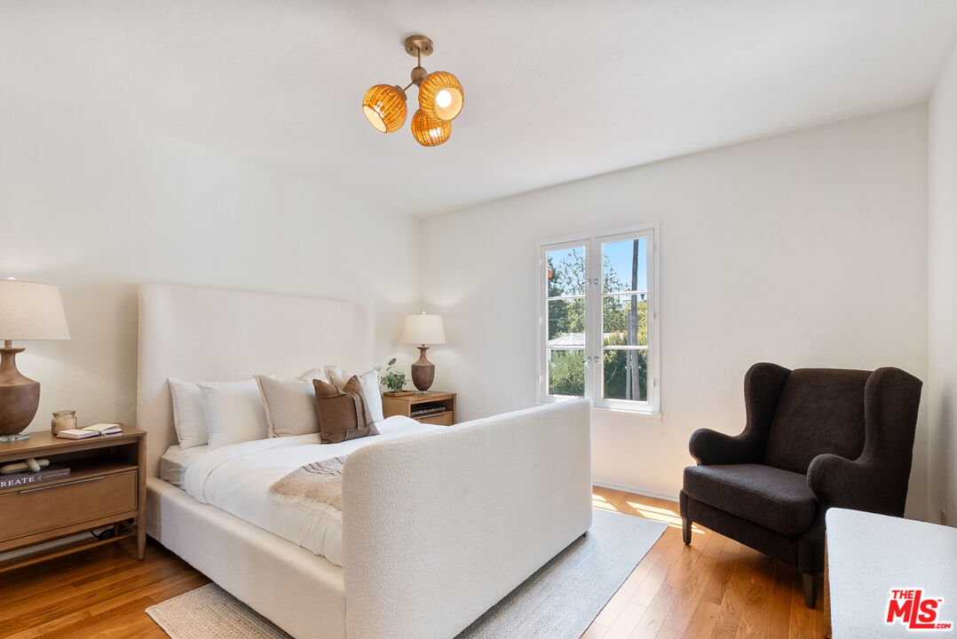 864 Wellesley Ave