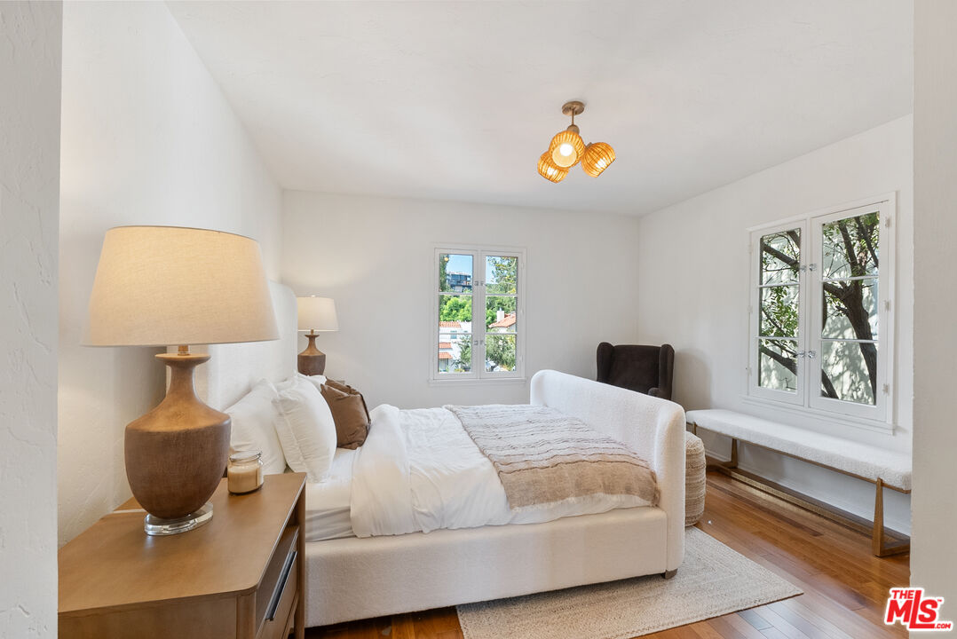 864 Wellesley Ave
