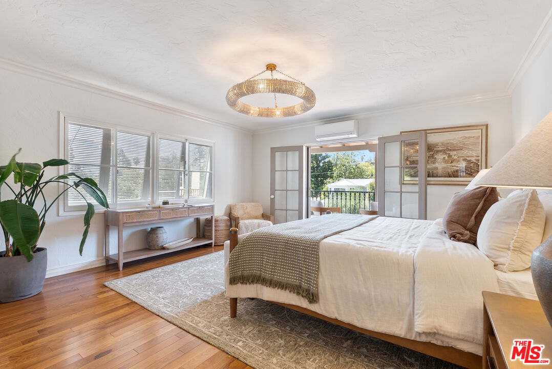 864 Wellesley Ave