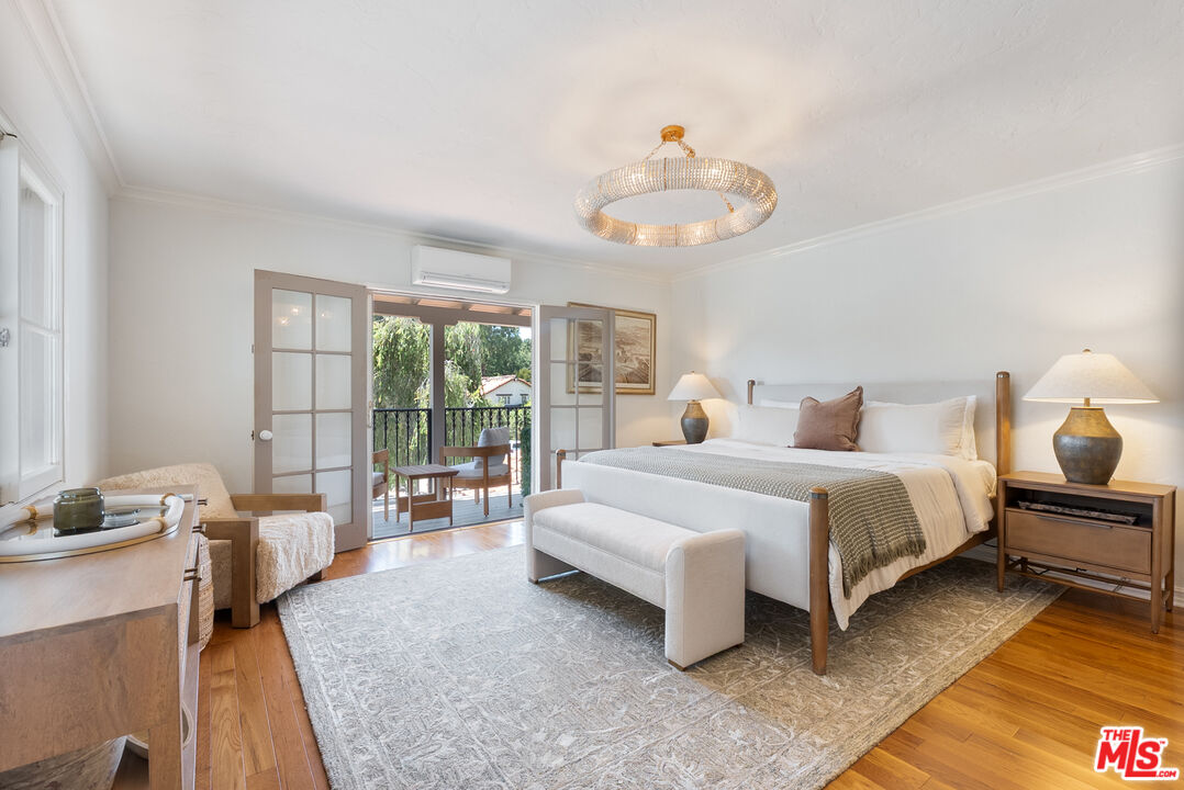 864 Wellesley Ave