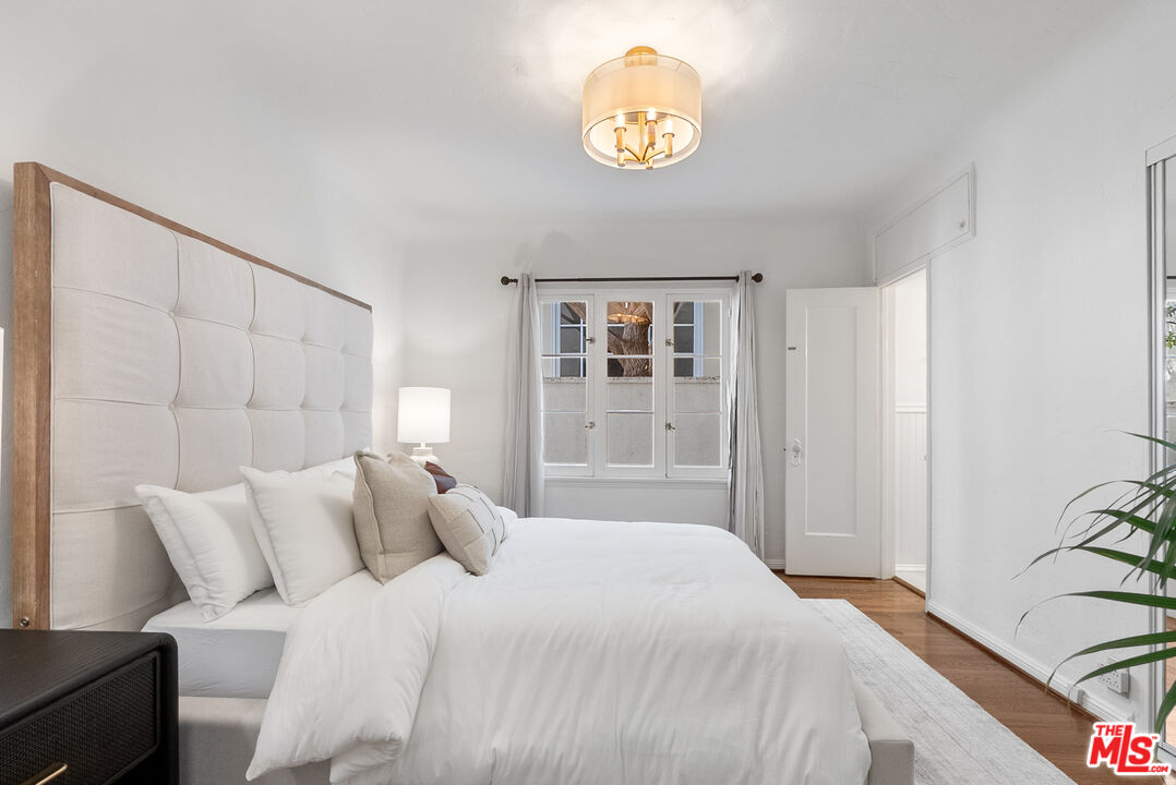 864 Wellesley Ave