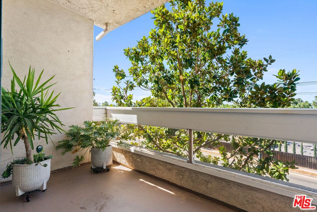 17130 Burbank Blvd Unit: 201