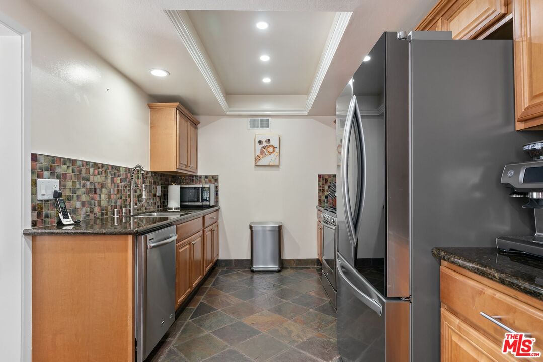 17130 Burbank Blvd Unit: 201