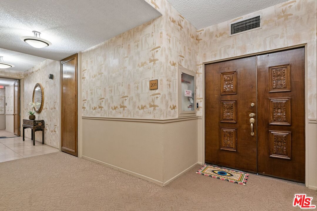 17130 Burbank Blvd Unit: 201