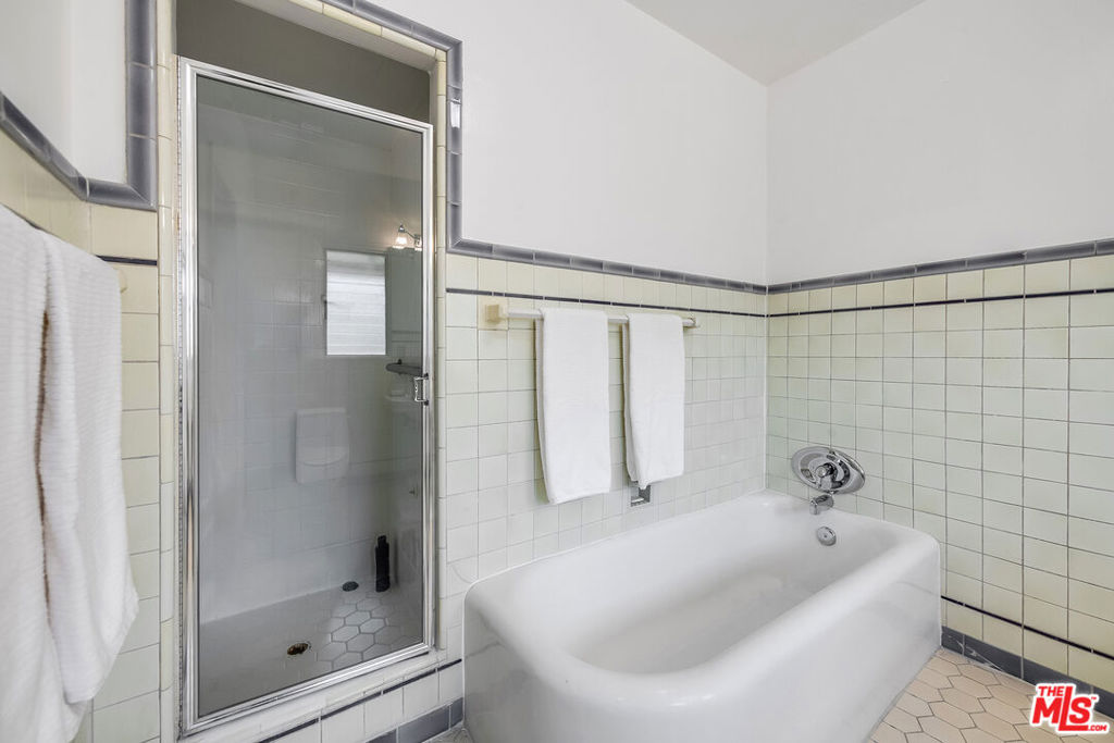 157 N Las Palmas Avenue
