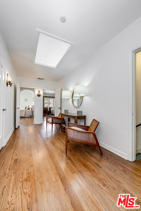 157 N Las Palmas Avenue