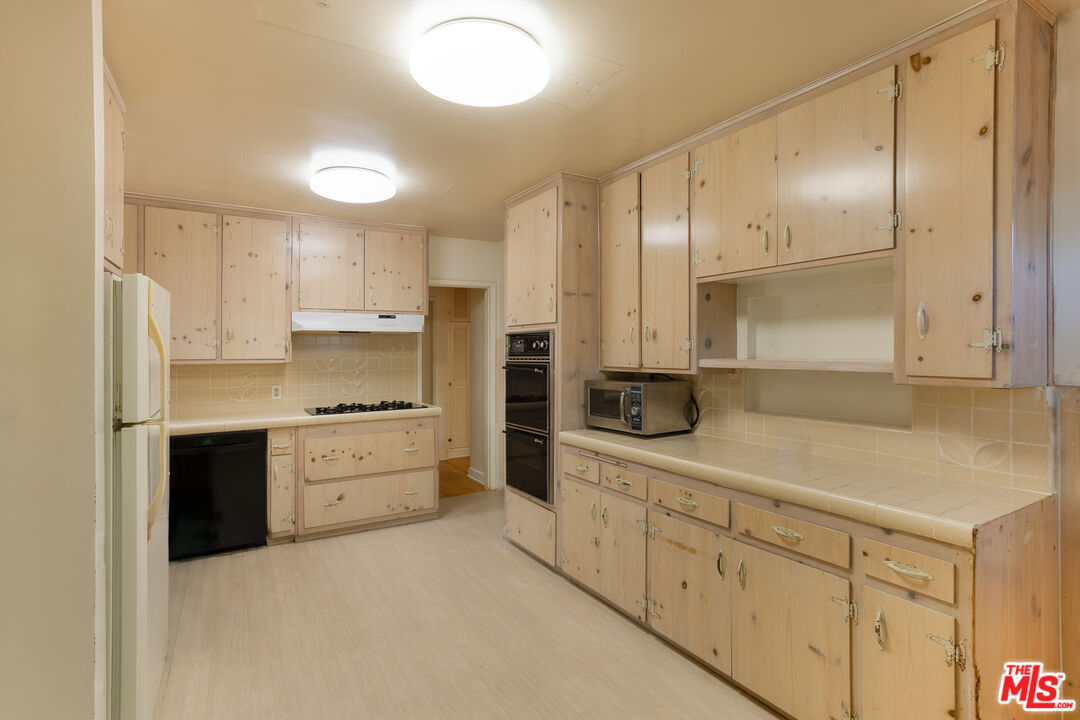 11202 Patom Dr