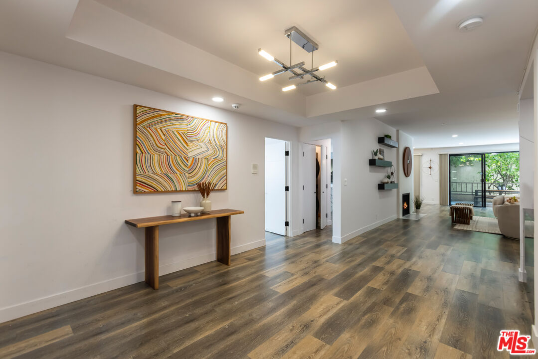 1210 N Kings Rd Unit: 101
