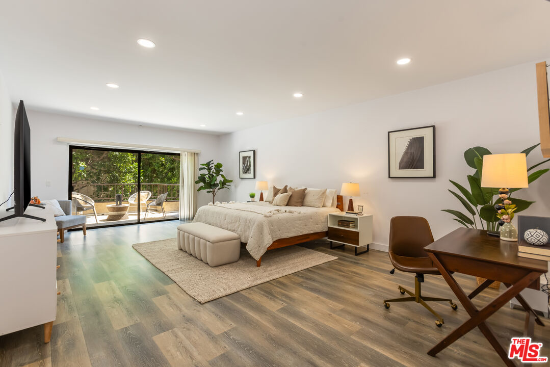1210 N Kings Rd Unit: 101