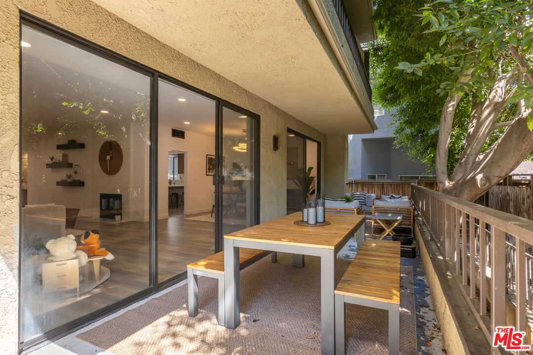 1210 N Kings Rd Unit: 101