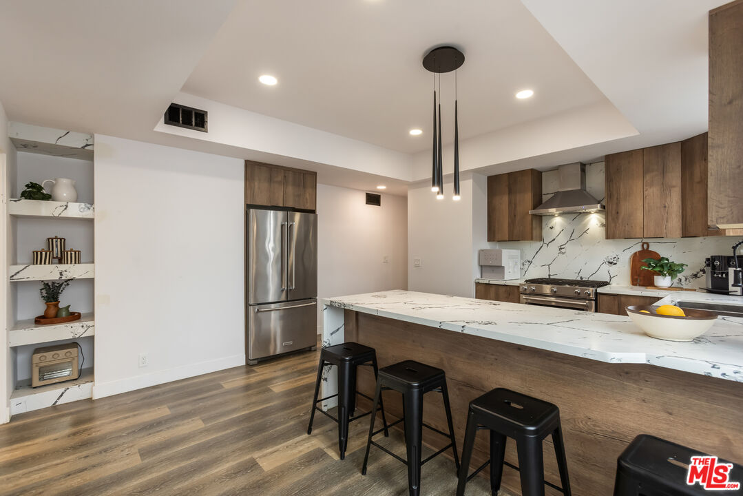 1210 N Kings Rd Unit: 101