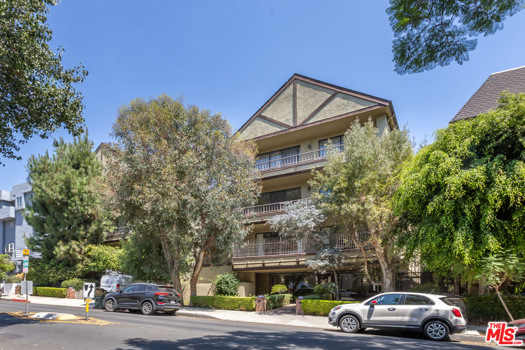 1210 N Kings Rd Unit: 101