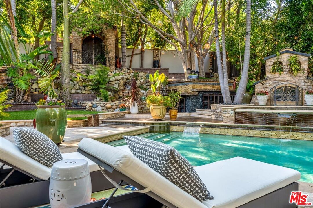 2276 La Granada Dr