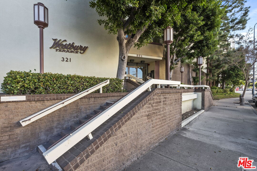 321 S San Vicente Blvd Unit: 101