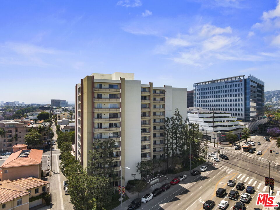 321 S San Vicente Blvd Unit: 101