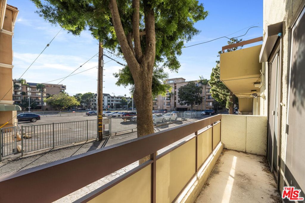 321 S San Vicente Boulevard 101