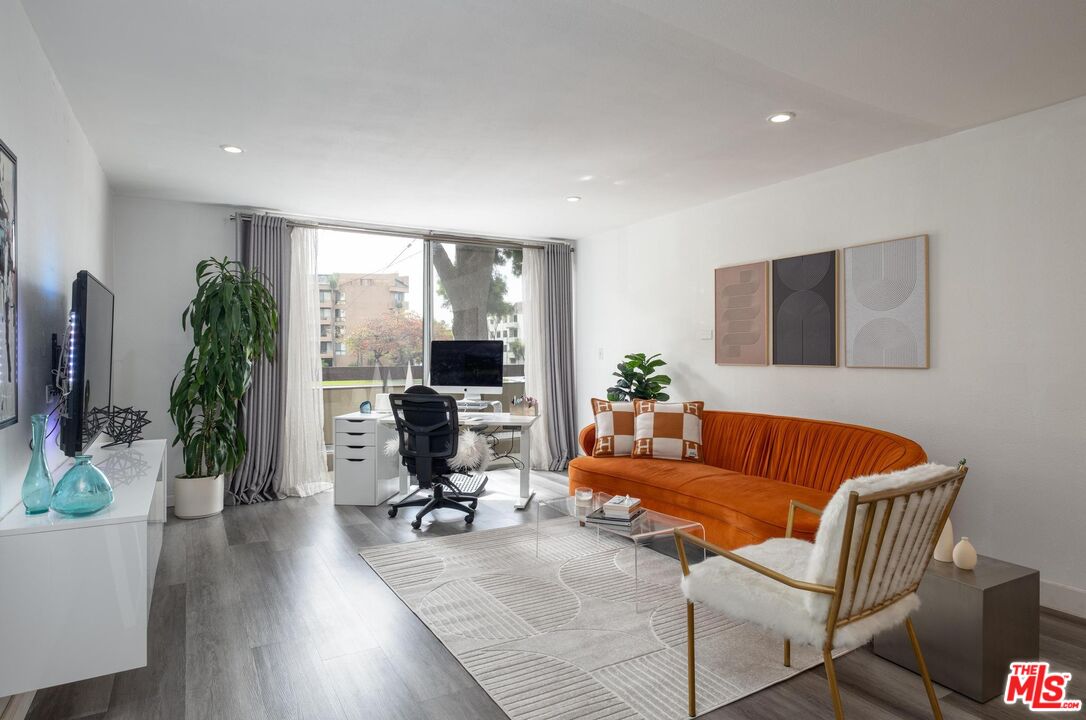 321 S San Vicente Blvd Unit: 101
