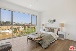 957 Figueroa Terrace 310