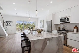 957 Figueroa Terrace 310